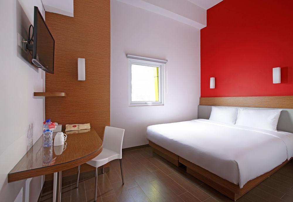 Amaris Hotel Pancoran Джакарта Экстерьер фото