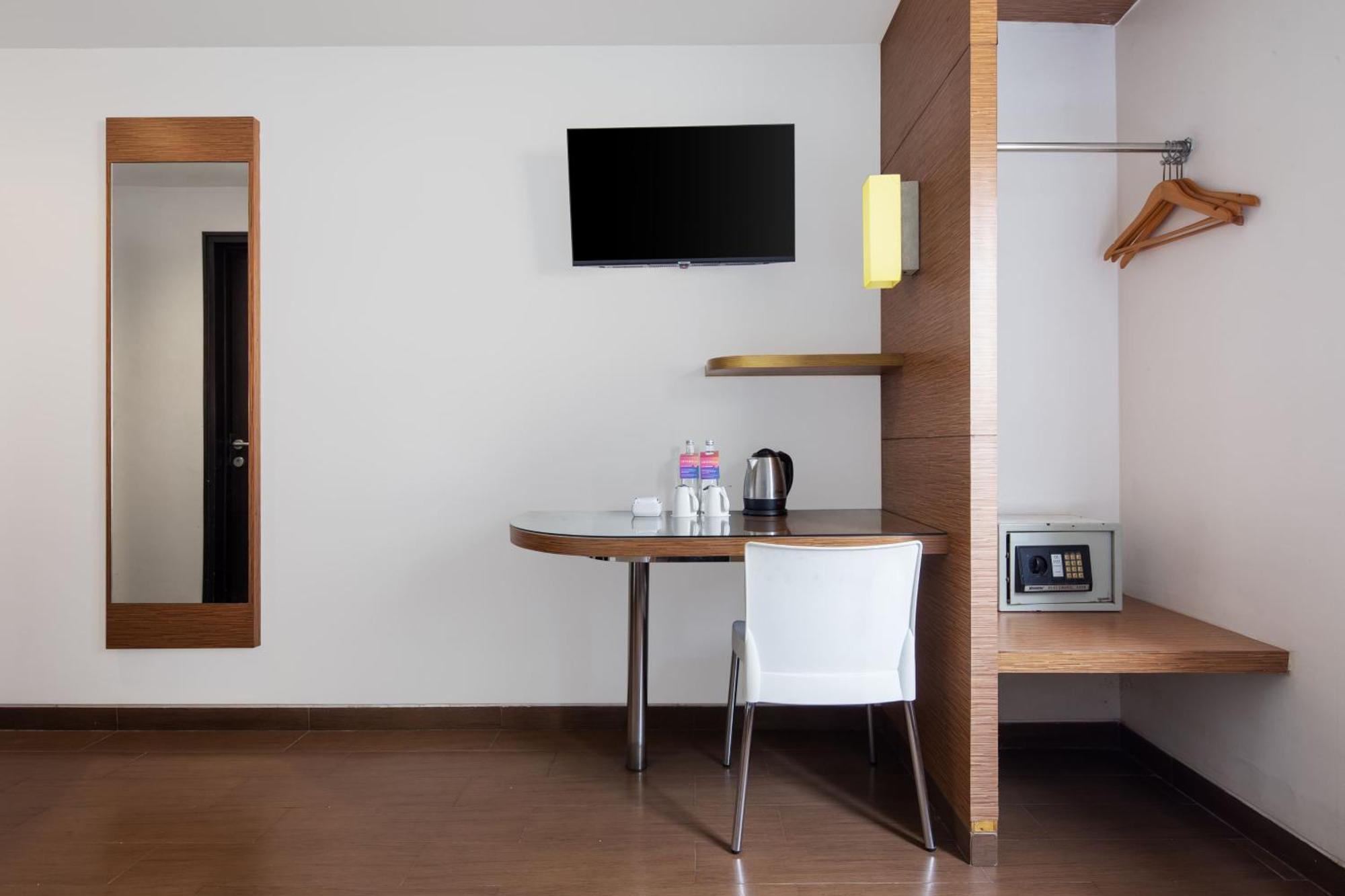 Amaris Hotel Pancoran Джакарта Экстерьер фото
