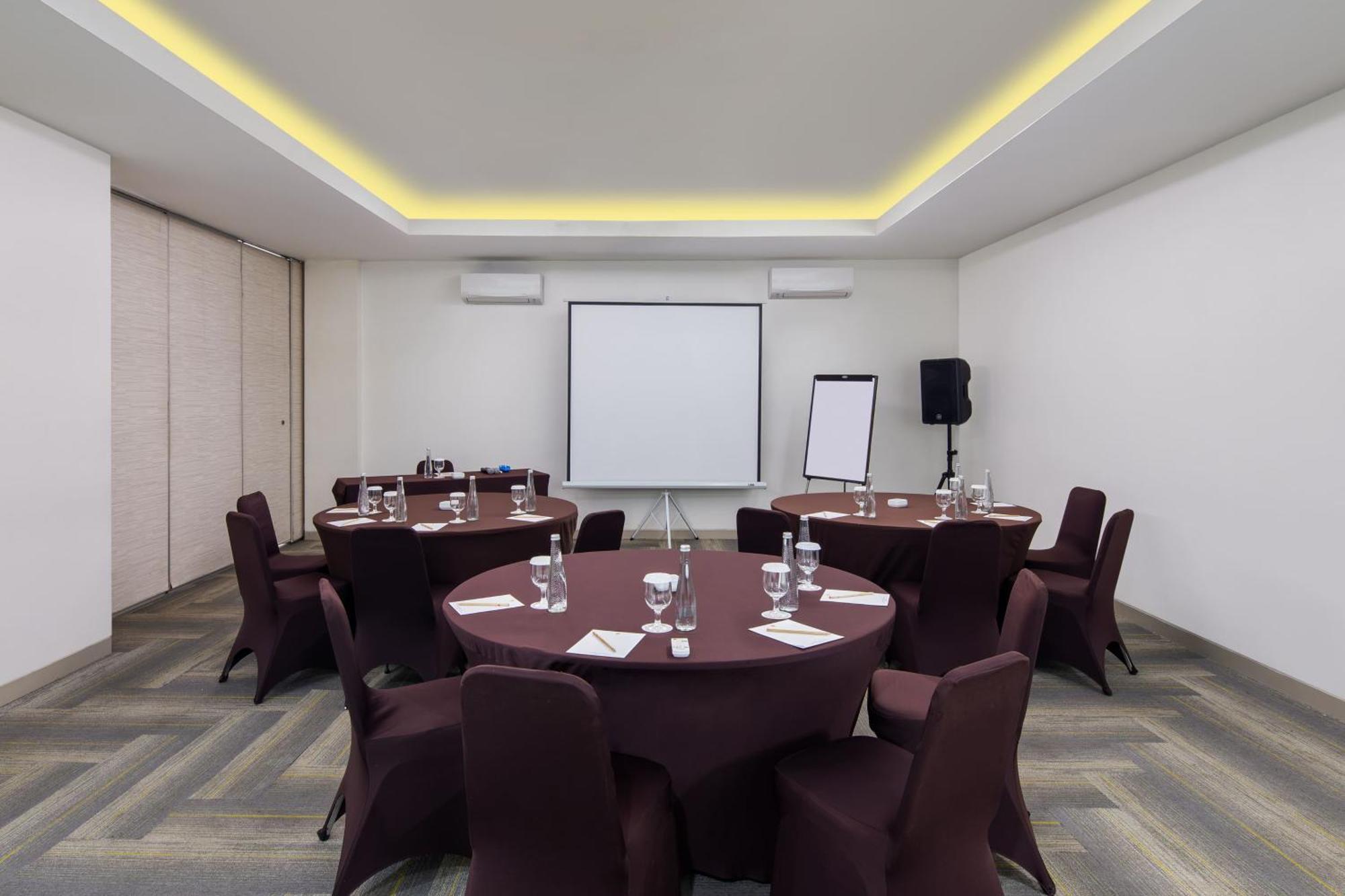 Amaris Hotel Pancoran Джакарта Экстерьер фото